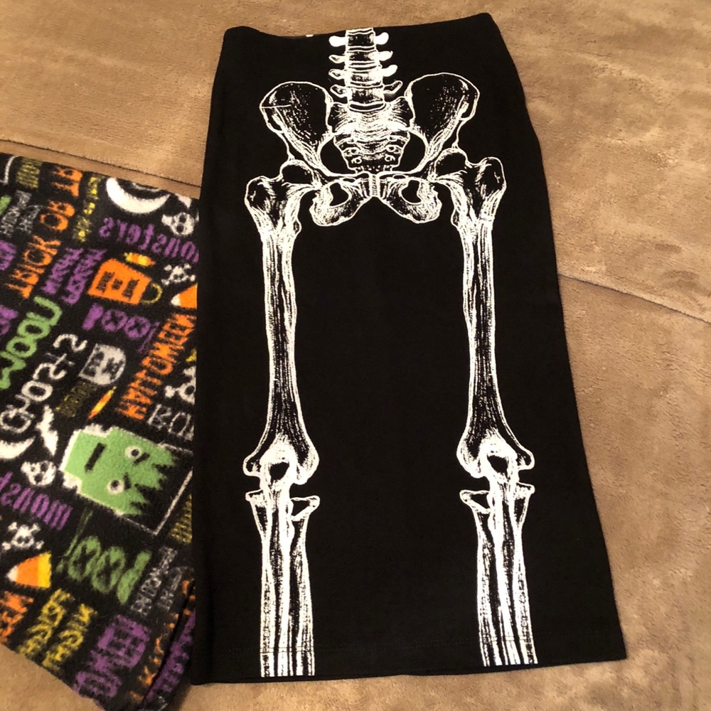 Them Bones pencil skirt☠️